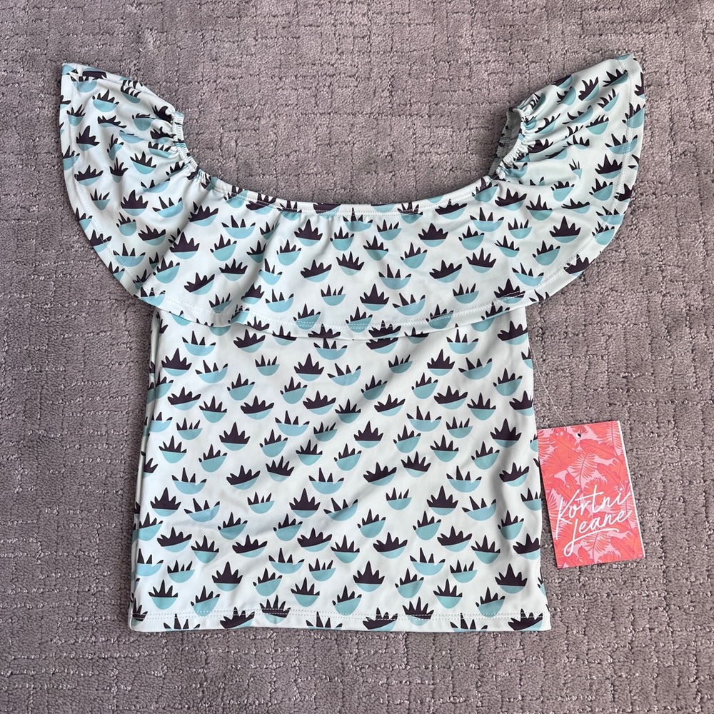 Kornti Jeane mini ruffles around top